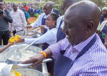 President William Ruto Serving Lunch To Primary School Children.