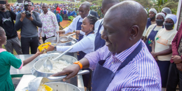 President William Ruto Serving Lunch To Primary School Children.