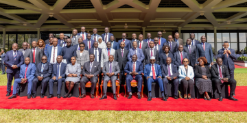 President William Ruto, Dp Kithure Kindiki And Prime Cs Musalia Mudavadi Pose For A Photo With The Council Of Governors. Photo/Cog. Road Maintance Levy