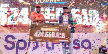 Sportpesa Ceo Ronald Karauri (Left) Hands Over A Cheque To Mega Jackpot Winner Bonnie Kamau On August 13, 2025.
