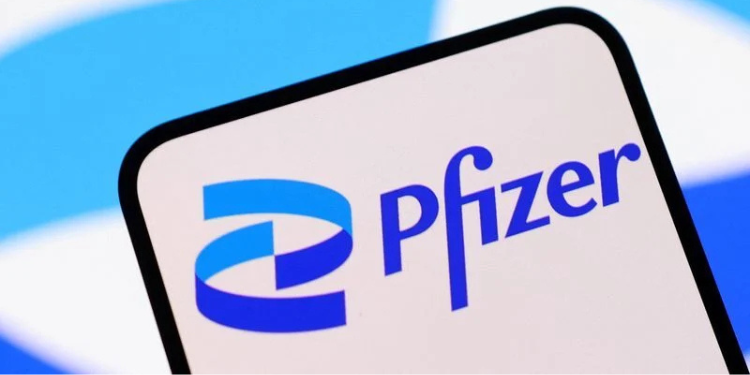 Angry Trump Orders Drug Companies To Justify Covid-19 Success, Release Data To Public The Pfizer Logo Is Seen In This Illustration Taken August 3, 2025. Reuters/Dado Ruvic/Illustration/File Photodado Ruvic