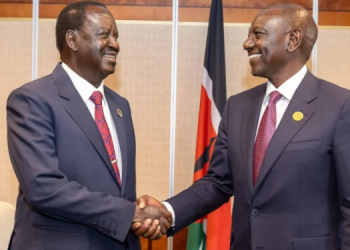 President William Ruto Shaking Hands With The Former Prime Minister Raila Odinga Photo/Pcs