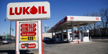 Russian Oil Company Set To Sell International Assets After Trump Sanctions Russian Oil Company Set To Sell International Assets After Trump Sanctions