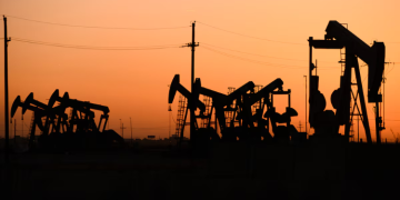 Global Oil Prices Surge Above $60 As Us Sanctions Target Russia’s Oil Giants