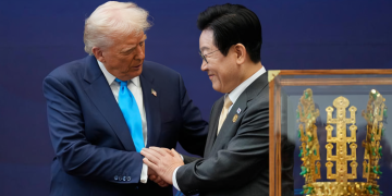 Trump Says Us Has Reached Trade Deal With South Korea Ahead Of Meeting With Xi Jinping President Donald Trump Shakes Hands With South Korean President Lee Jae Myung As They Attend A High Honor Ceremony At The Gyeongju National Museum In Gyoeongju, South Korea, Wednesday, Oct. 29, 2025