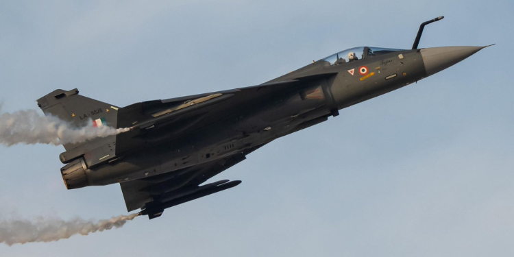 Last Moments of Indian Fighter Jet That Crashed at Dubai Air Show