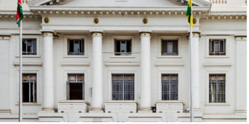 Nairobi Kanjos Start Spray-Painting Cars Parked Illegally Nairobi County City Hall Building. Photo/Nairobi County